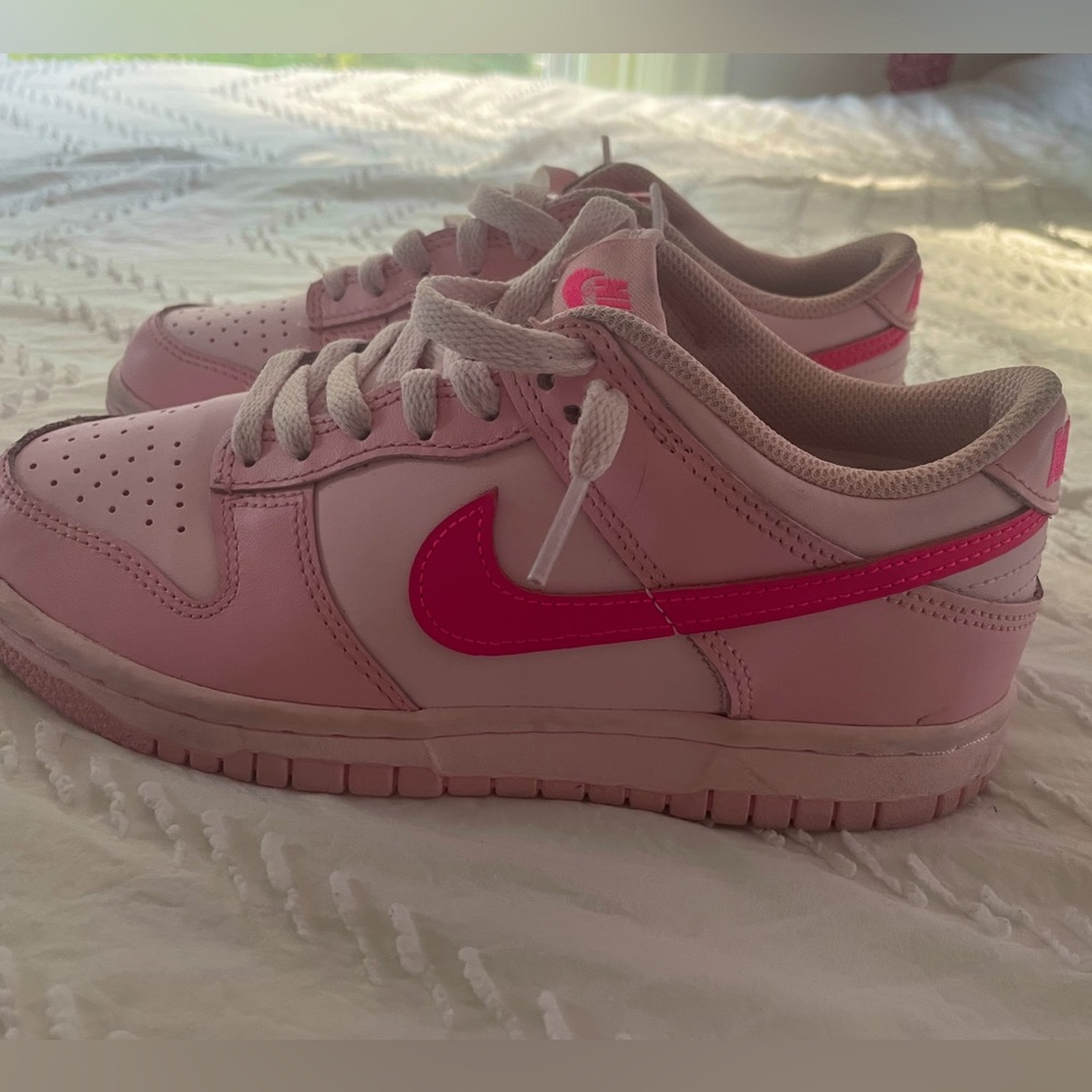 triple pink nike dunks in size boys 4y